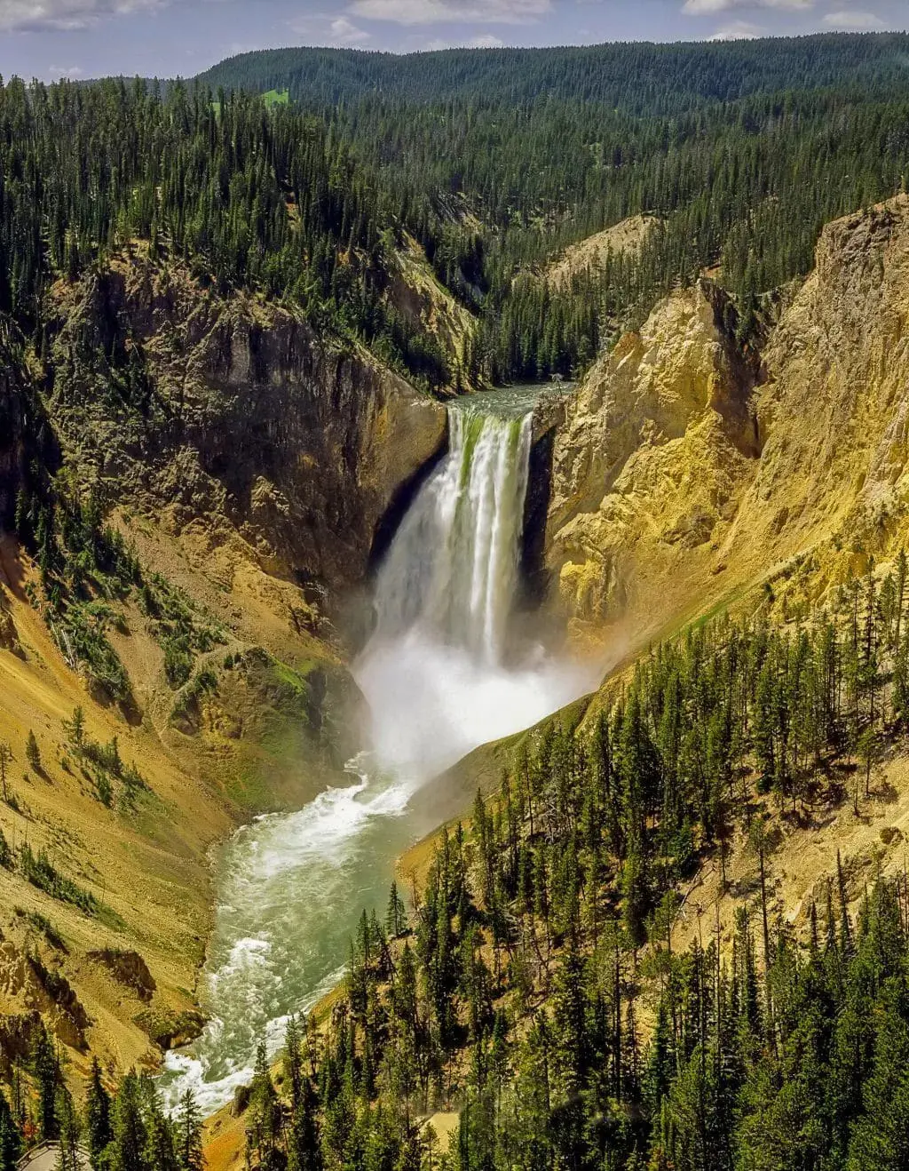 Roosevelt Hotel - Yellowstone — gallery preview 3