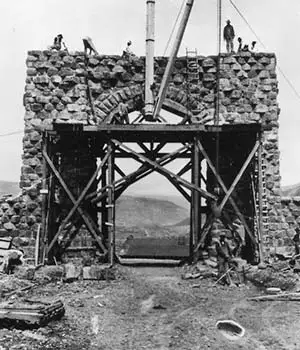 construction of roosevelt arch